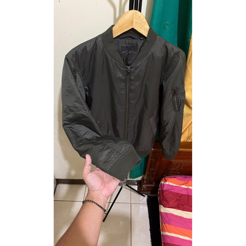jacket bomber UNIQLO original size S M enak pake