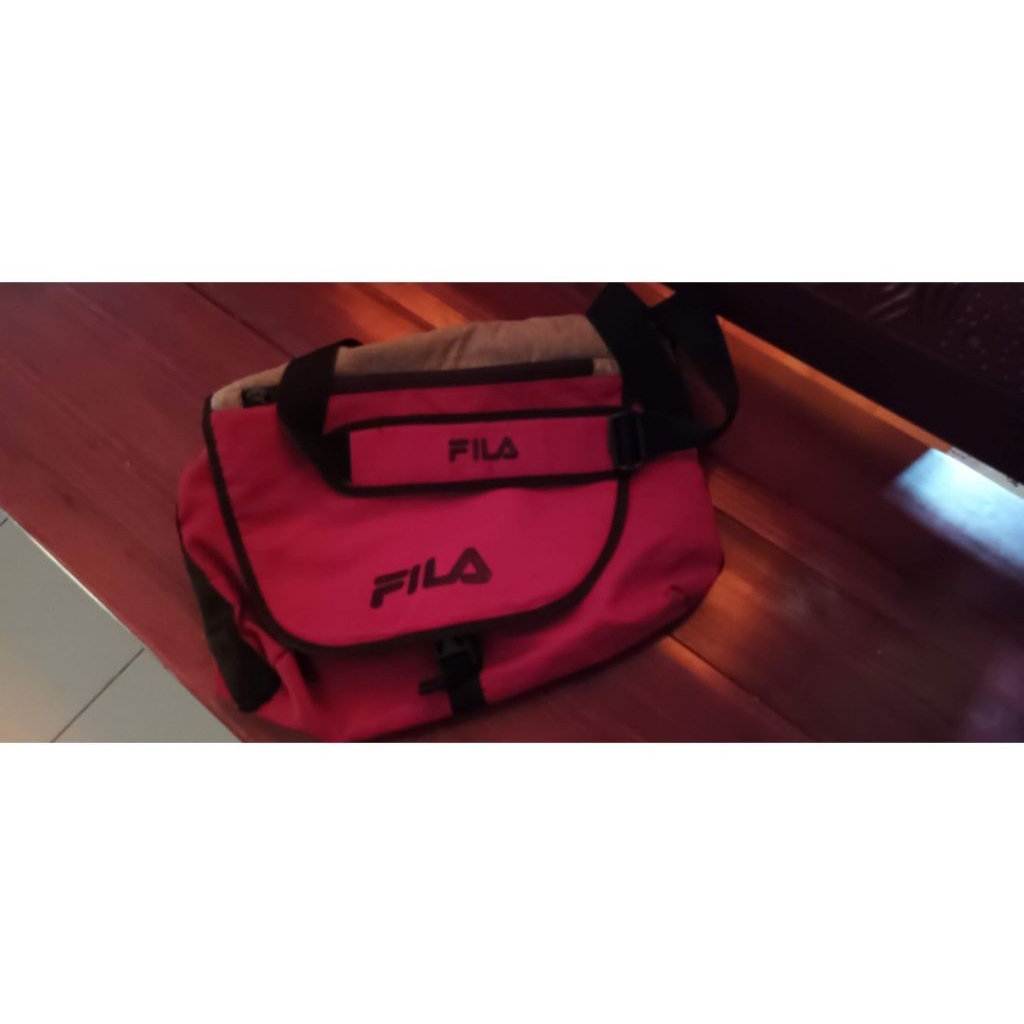 tas selempang FILA