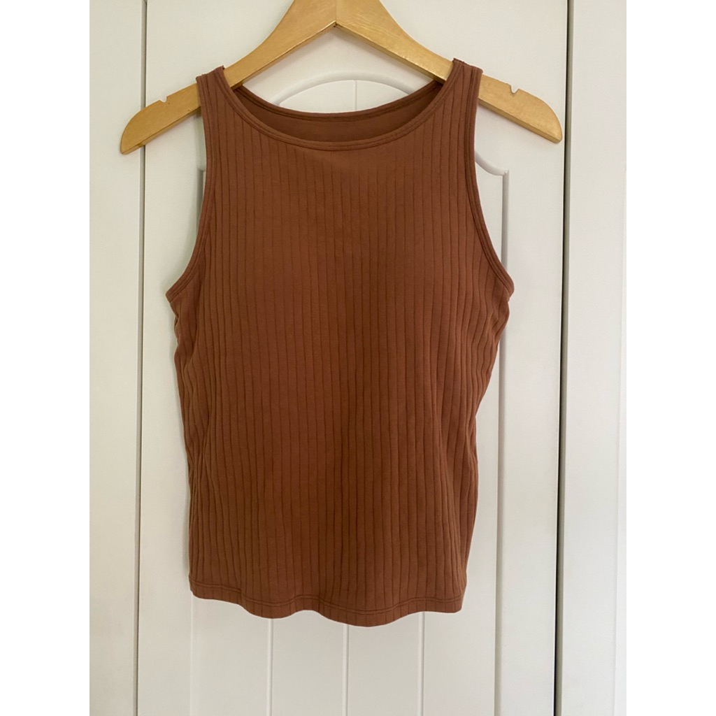uniqlo ribbed tank top with bra