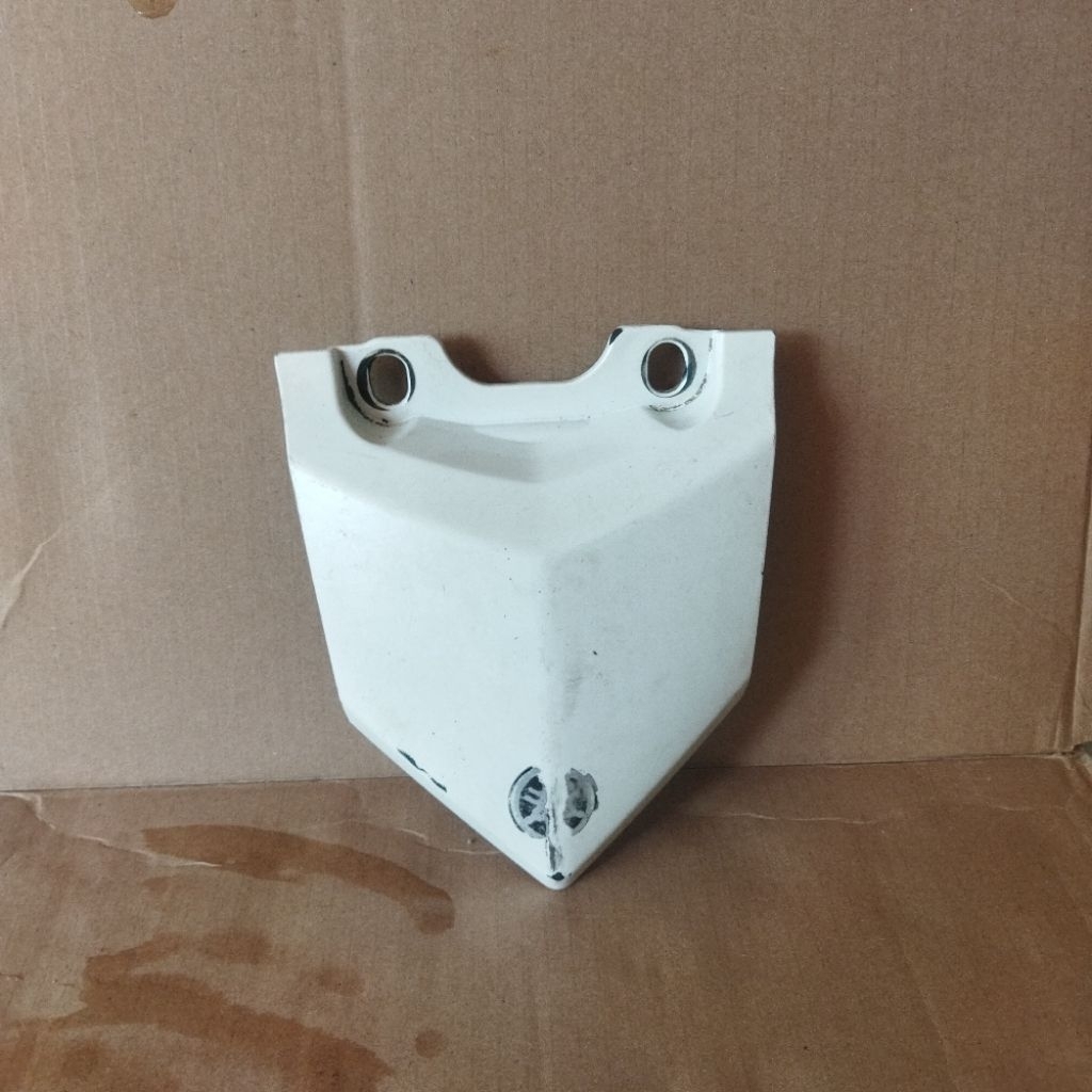 sambungan body belakang yamaha Jupiter Z1 original warna putih