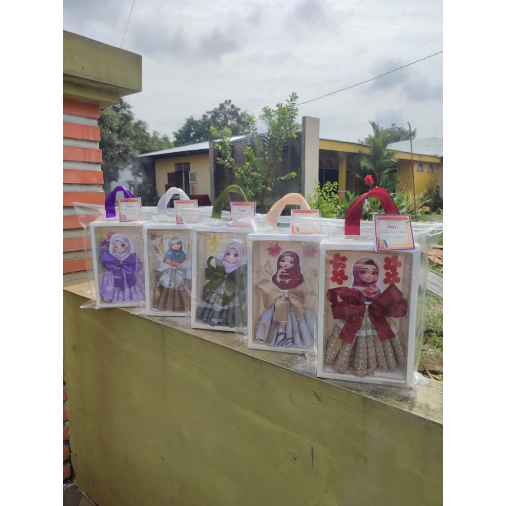 (READY SIAP KIRIM INSTAN)kado hari guru jilbab/gift hari guru jilbab doskue/jilbab azara/kado jilbab