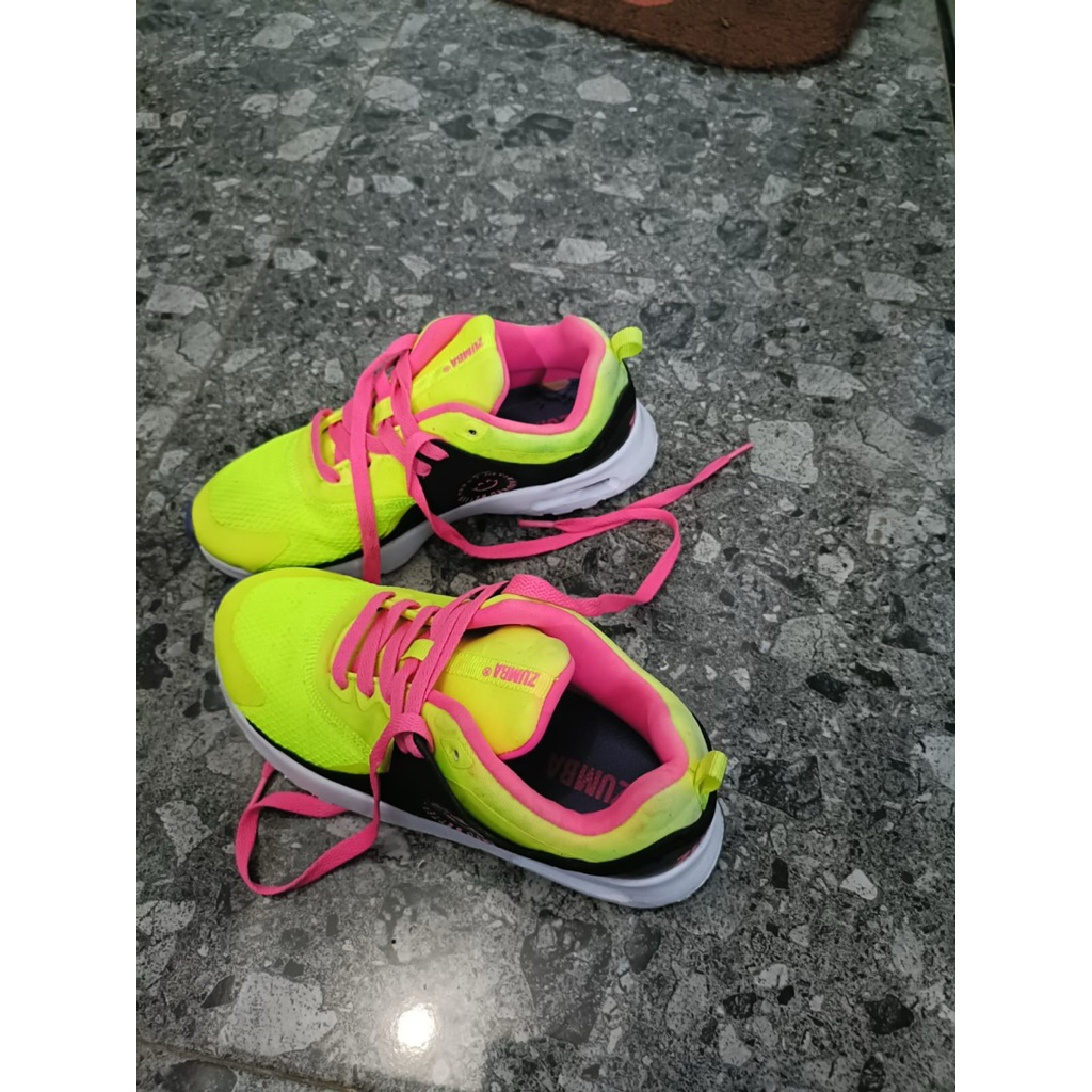 Preloved sepatu zumba wear original size 36,5 like new good condition
