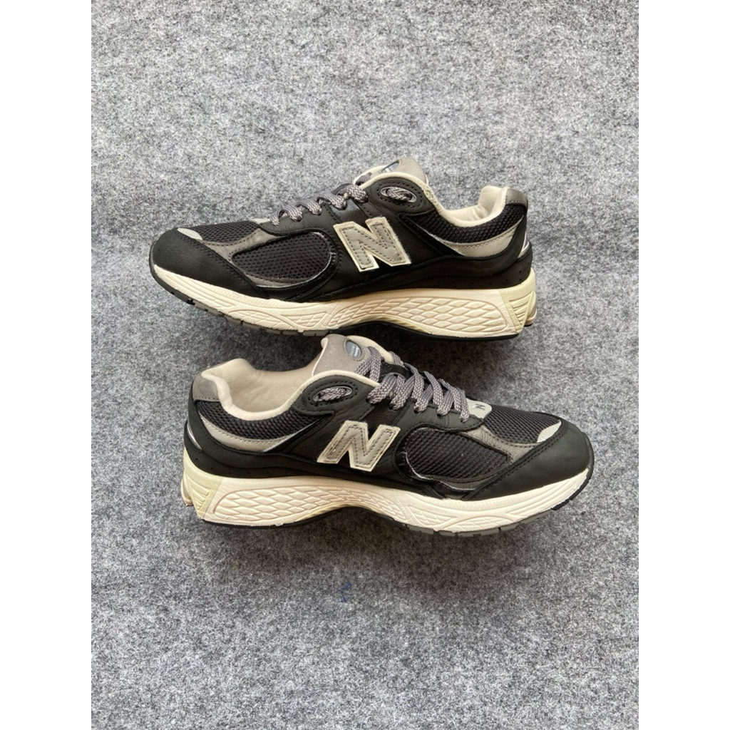 New Balance 2002R Black Castlerock 40.5