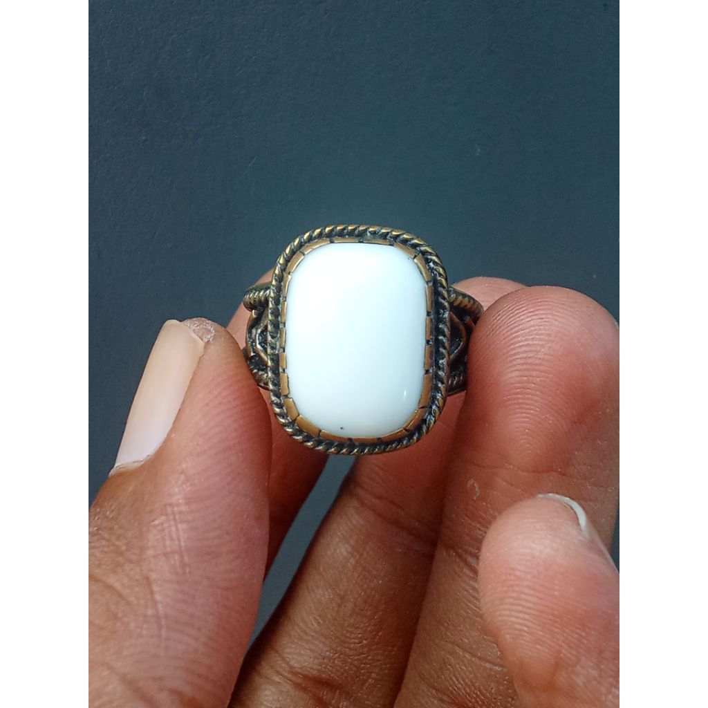 Batu Akik Yaman Abyad atau Yaman Putih