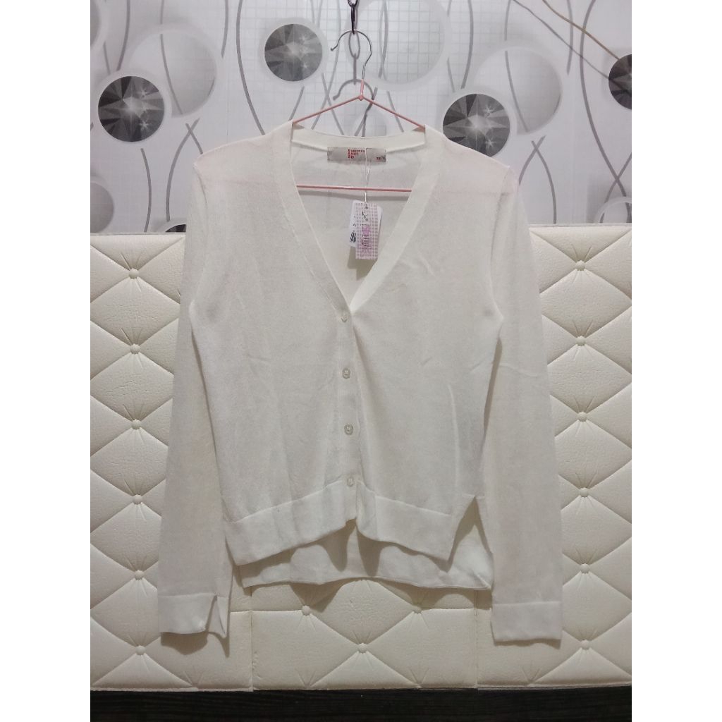 Cardigan putih 8 seconds