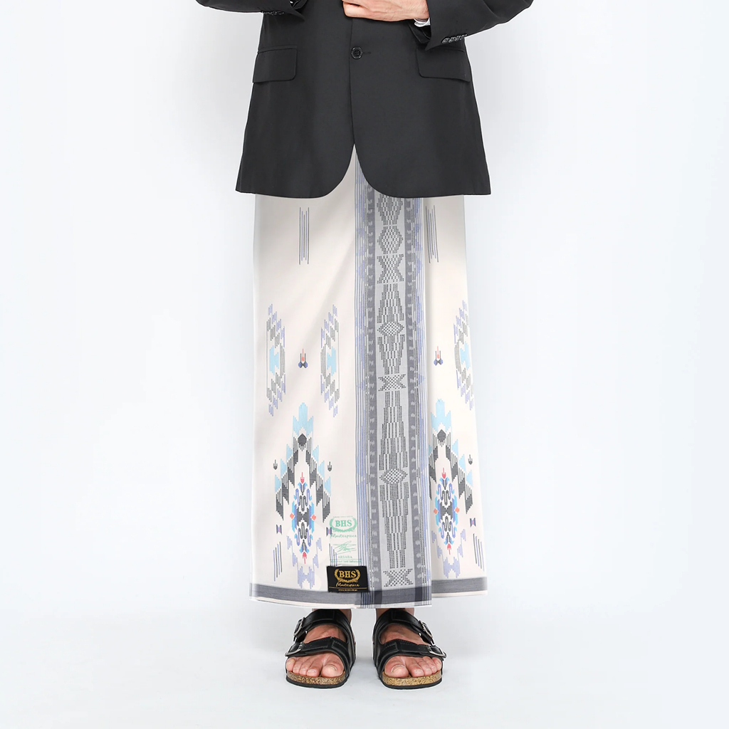 Sarung BHS Masterpiece Gold Motif M81 SGE Warna Putih Biru