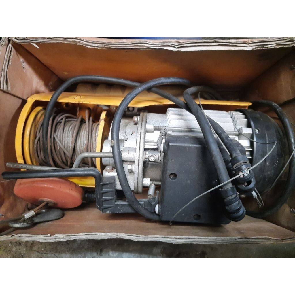 Electric Hoist 300kg double hook Krisbow KW0502021