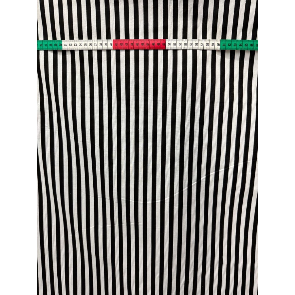 kain katun motif salur hitam putih