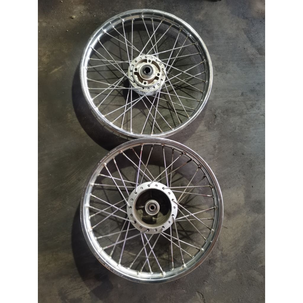 Velg jari jari Honda Supra x 125 old batman tromol Honda Kharisma X