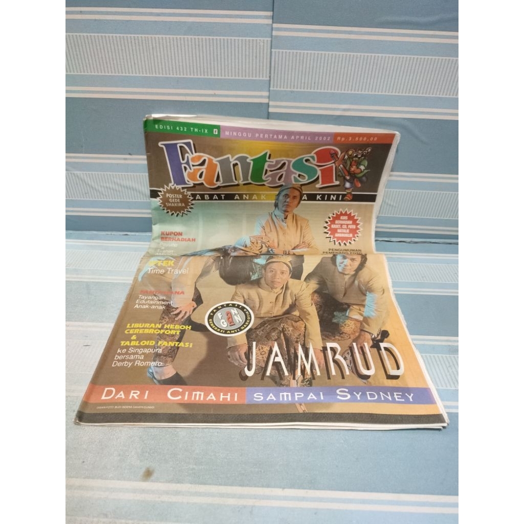 Tabloid fantasi cover jamrud