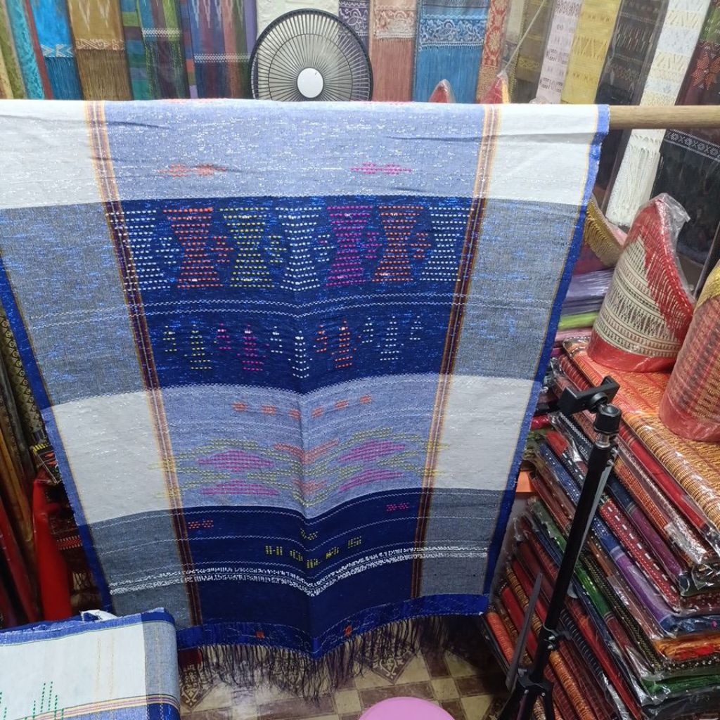 Ulos Sadum Pelangi Biru Bordir Simata Baris 7