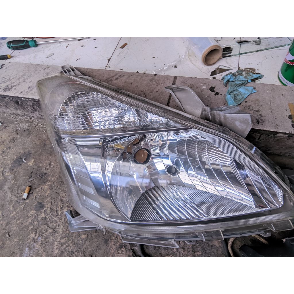 lampu depan xenia avanza 2012 2015