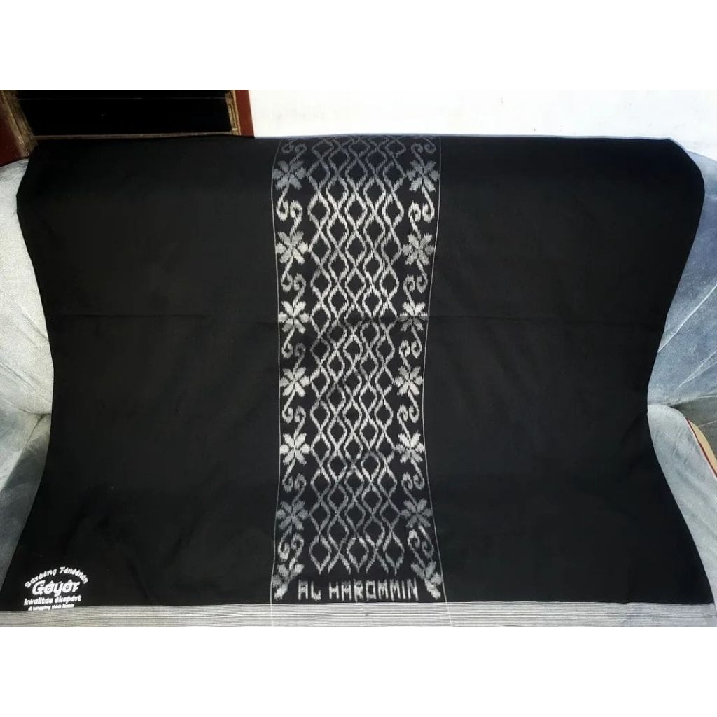 sarung tenun goyor hitam polosan