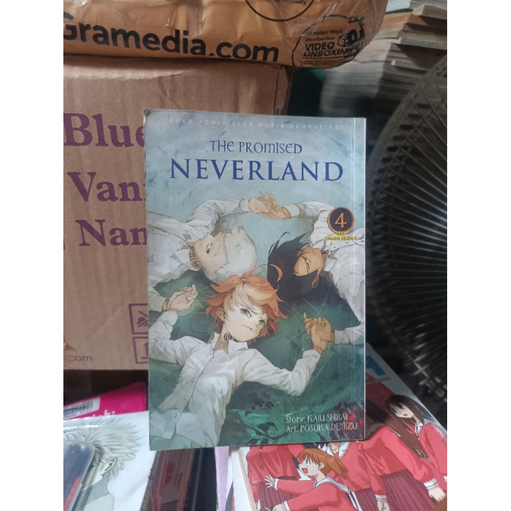 Komik the promised Neverland 4 / komik the promised Neverland vol 4