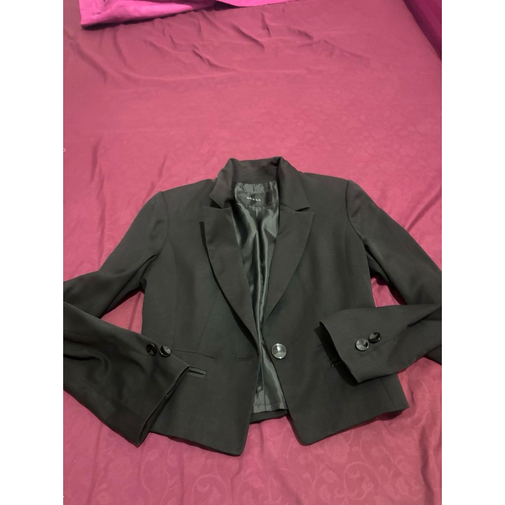 PL blazer crop hitam