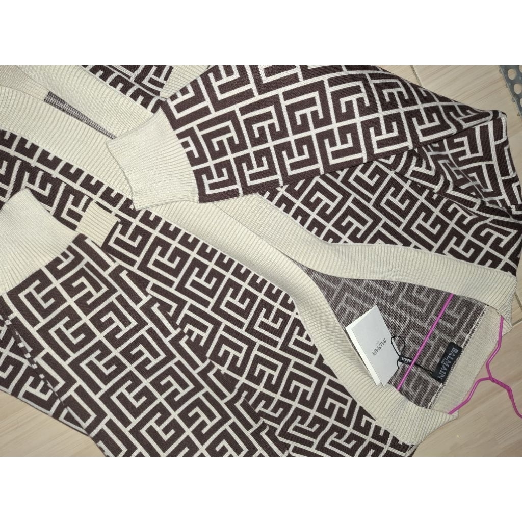 Preloved Sweater Balmain Tag Label New