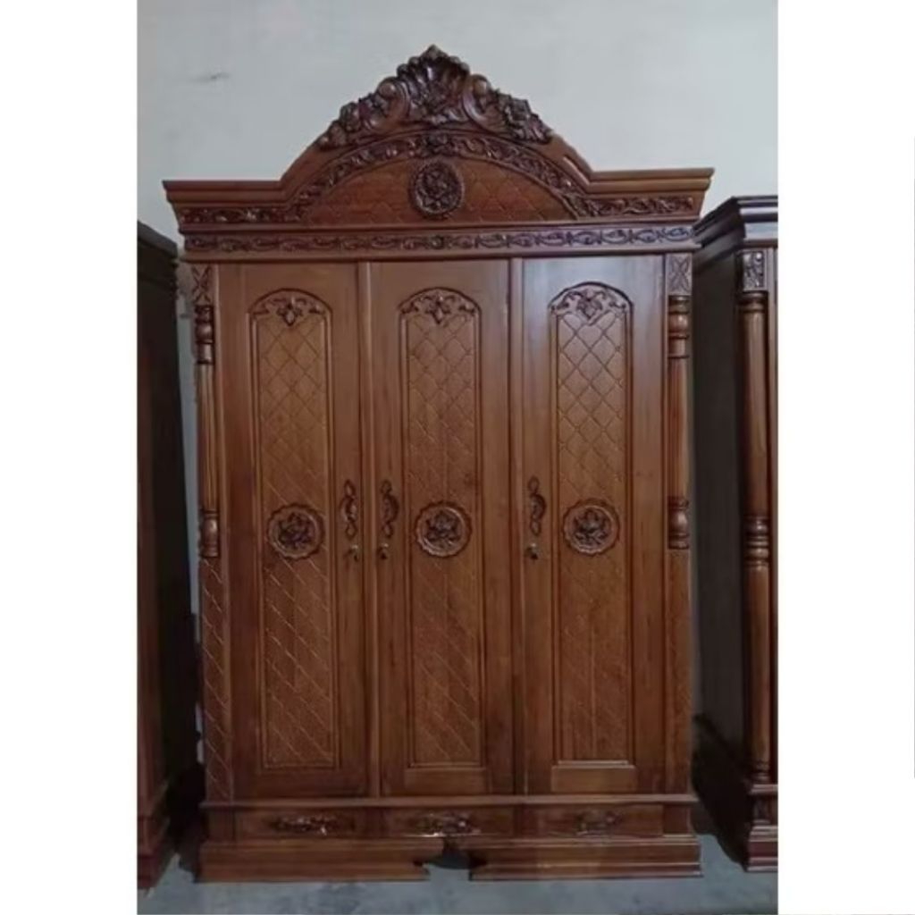 almari pakaian pintu 3/almari pakaian jati pintu 3 ukir/almari pakaian jati jumbo