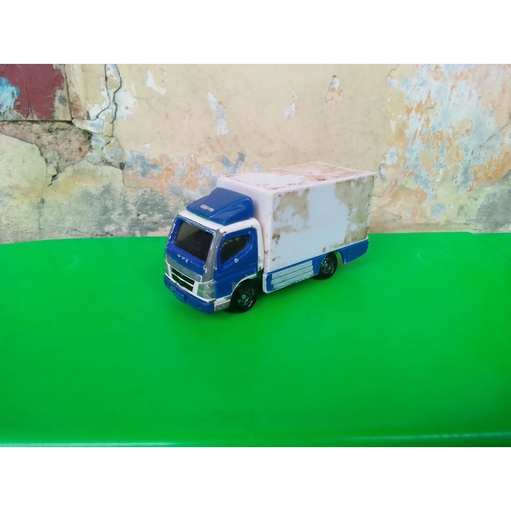 Mobil Tomica Mitsubishi Fuso Canter