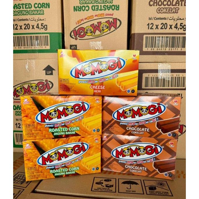 Momogi 1DUS 12x20x4.5gr Snack Stick Berbagai Rasa