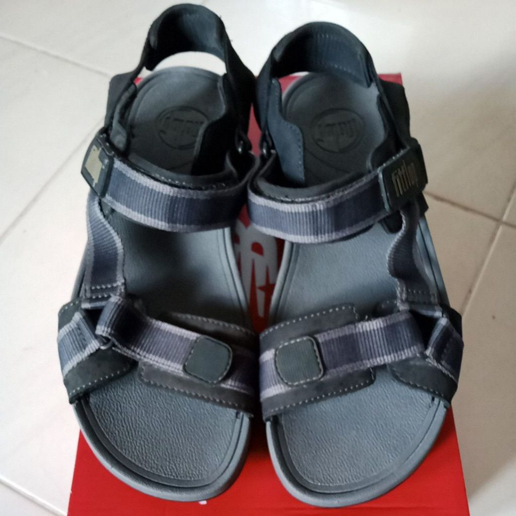 Sepatu sandal unisex preloved branded