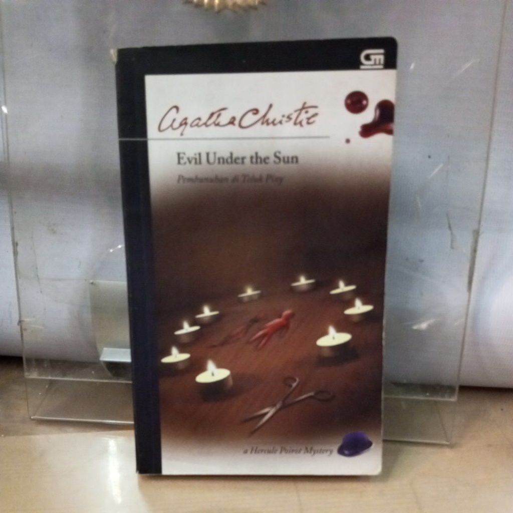 novel misteri , pembunuhan di teluk pixy oleh agatha christie