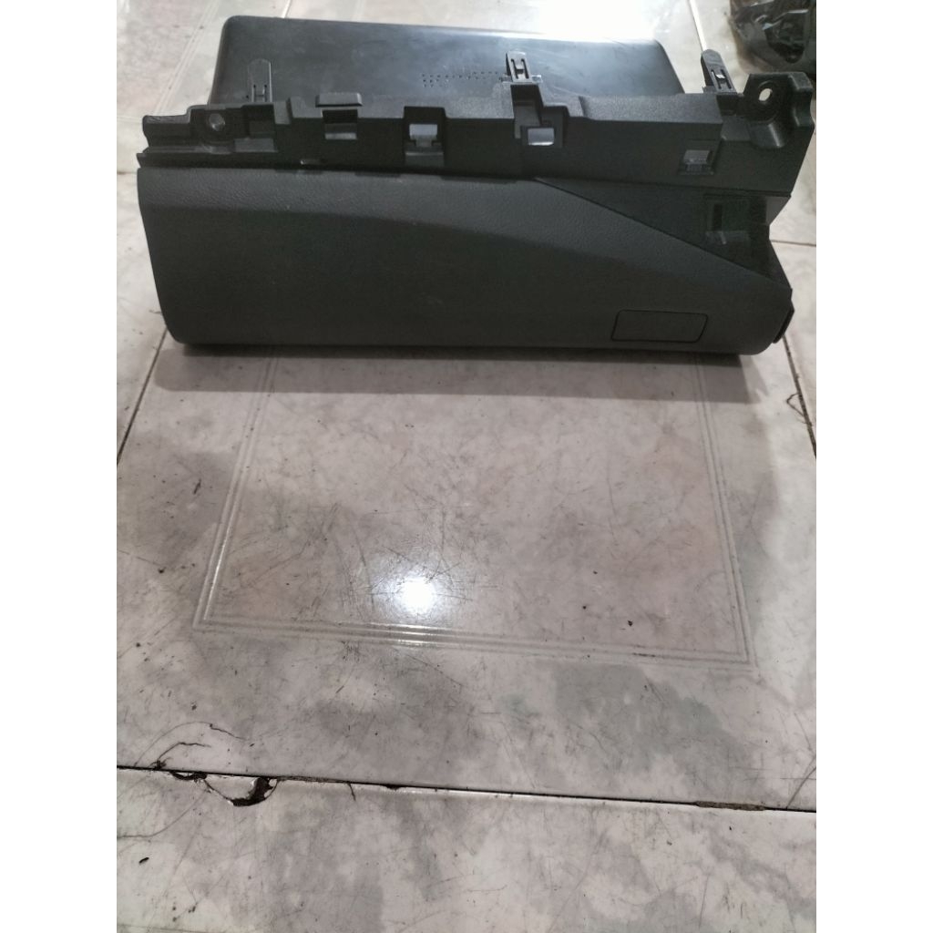 laci atas dasboard innova reborn