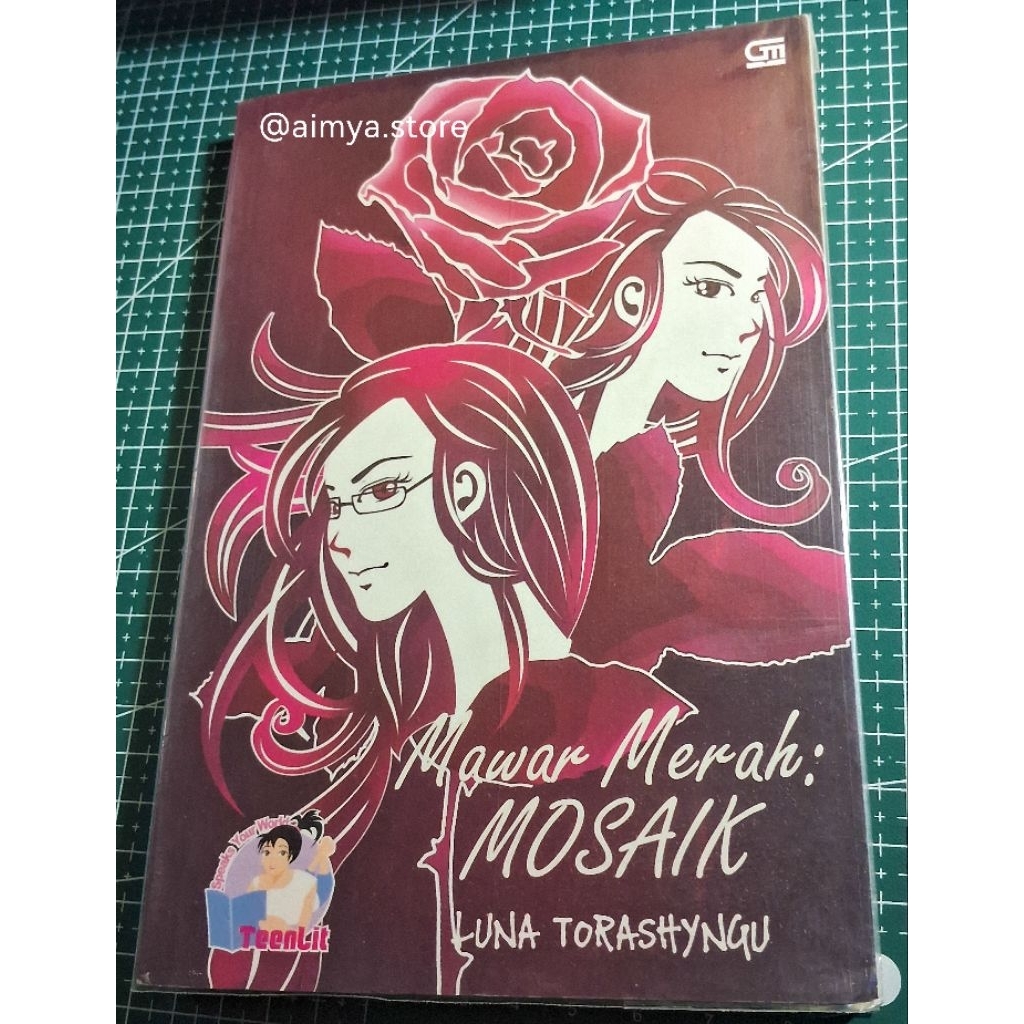 Novel Mawar Merah: Mosaik - Luna Torashyngu (Preloved)