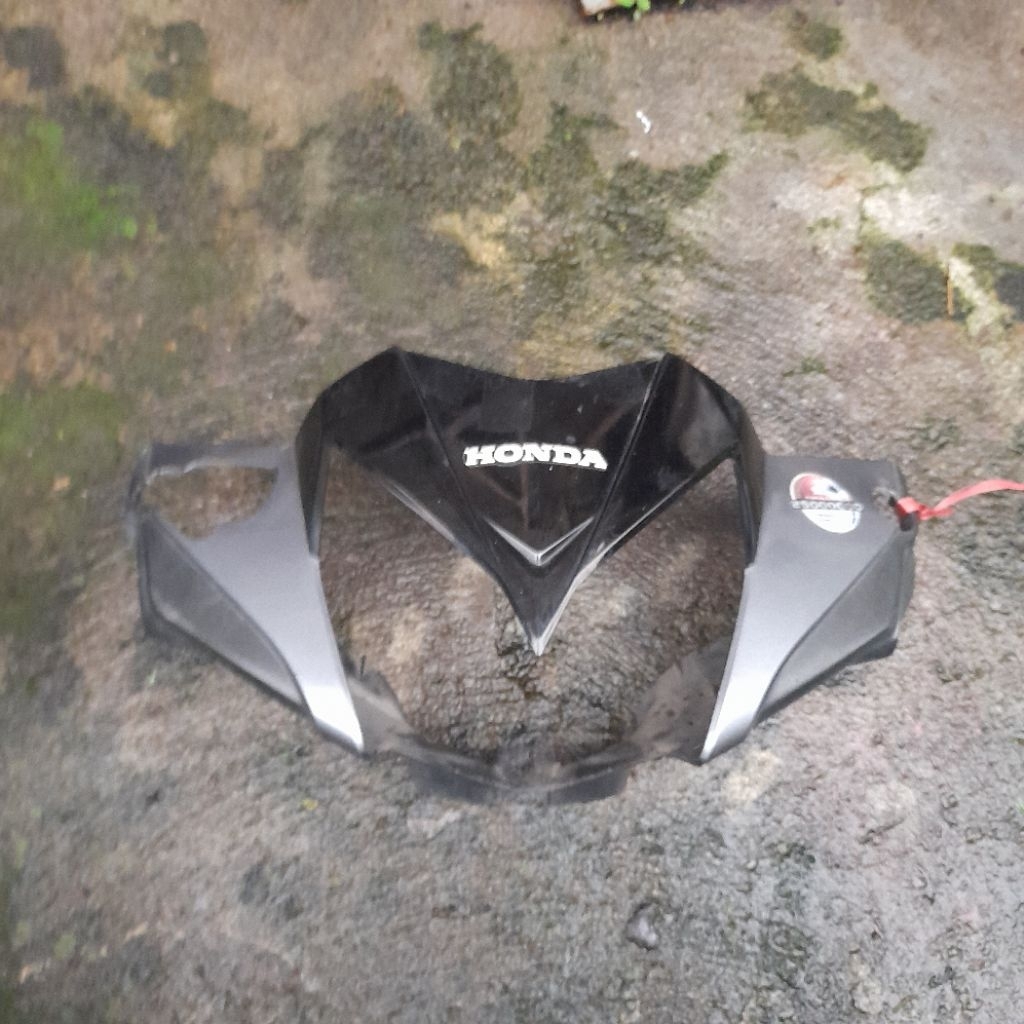 BATOK KEPALA BAGIAN DEPAN ABU ABU SET VISOR SUPRA 125 BATMAN , KONDISI BEKAS ORIGINAL