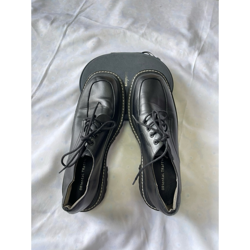 sepatu preloved branded wanita