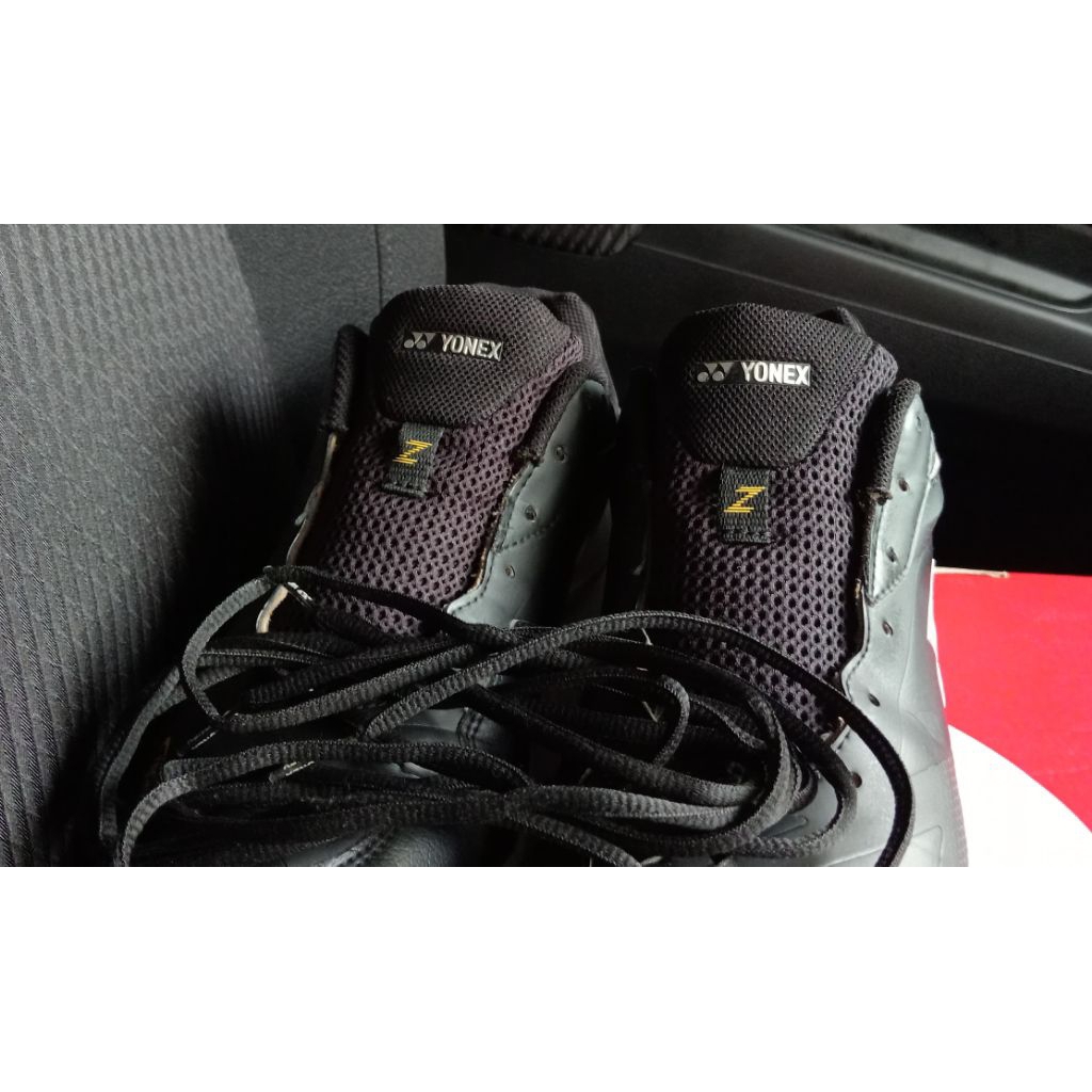 Sepatu badminton bulutangkis bekas second original yonex shb z65 (hitam)