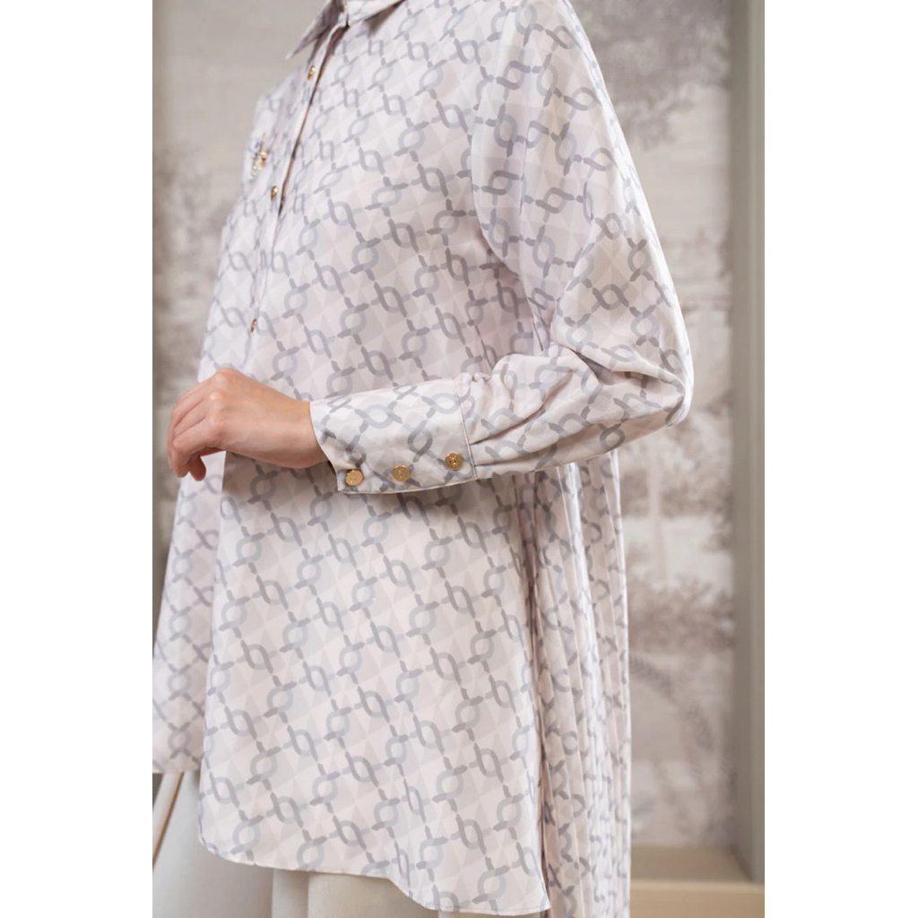 Monogram pleated shirt wearing klamby