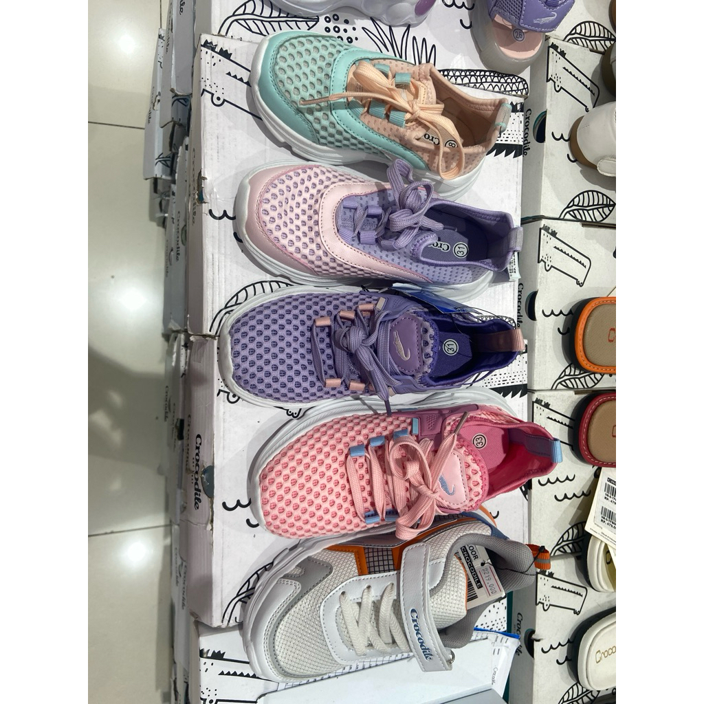 Sepatu anak Crocodile
