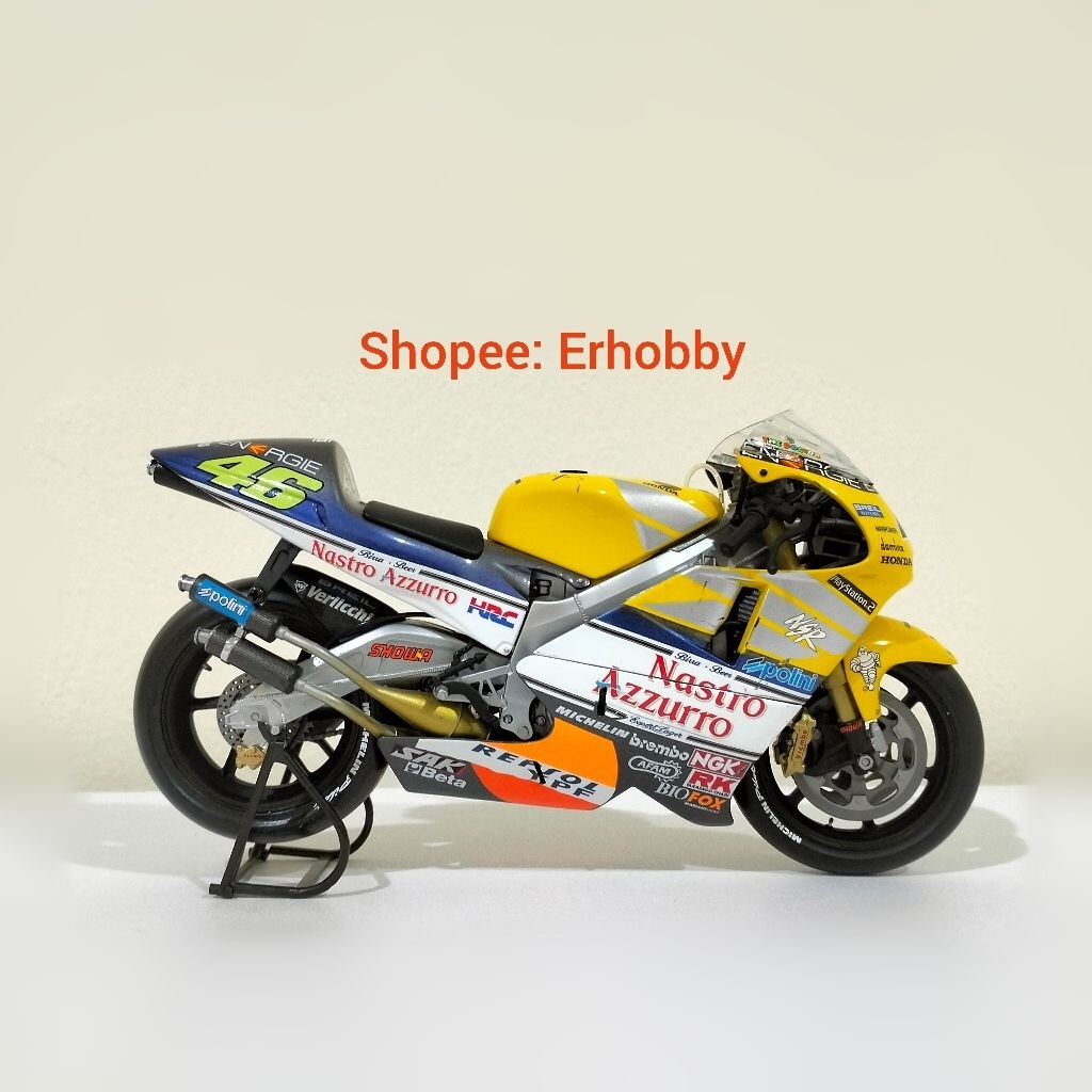 Minichamps Skala 1:12 MotoGP, Honda NSR500 2001, Valentino Rossi #46