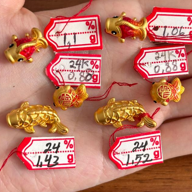 Charm Emas Ikan Koi Merah / Fu / Polos Besar 24k HK Hongkong 999%-  Gold Charm Bracelet