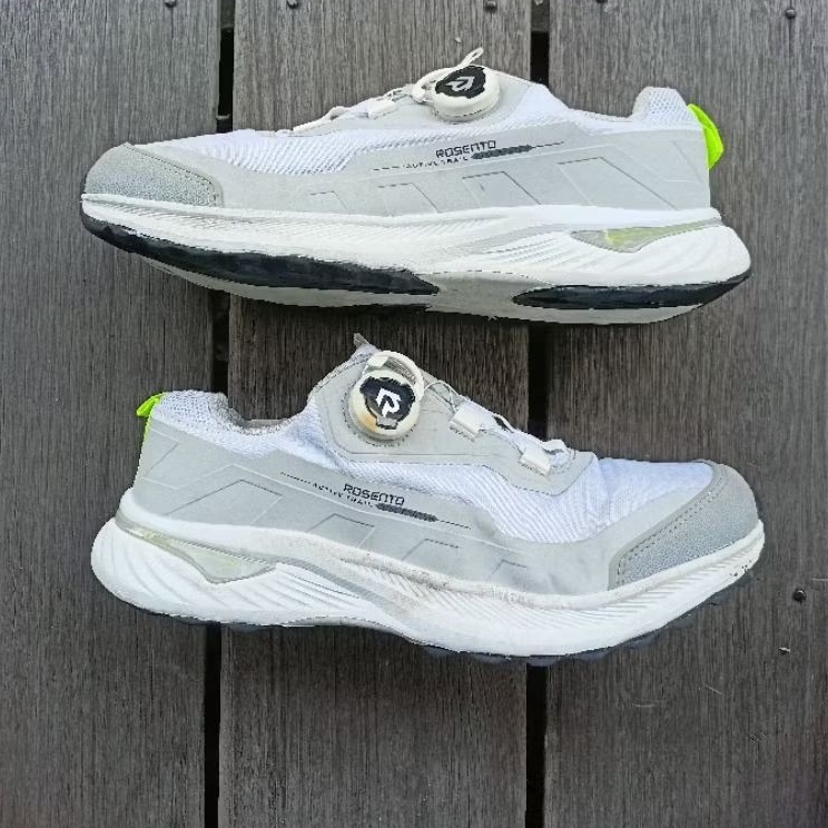 Sepatu outdoor (rosento)