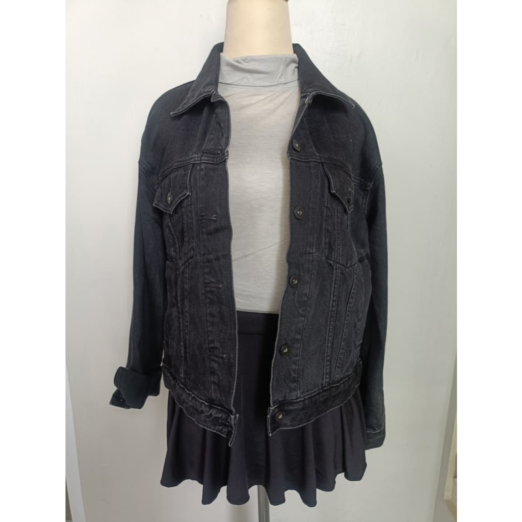 (PRELOVED) GU JAKET JACKET JEANS BLACK HITAM BY WDYS