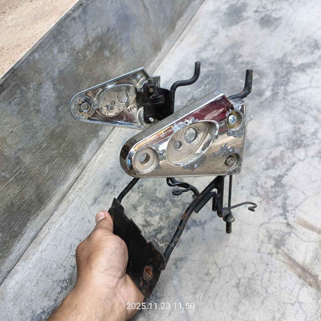 breket dudukan lampu depan tiger revo tiger barong ORIGINAL copotan [ REALLPICK ]