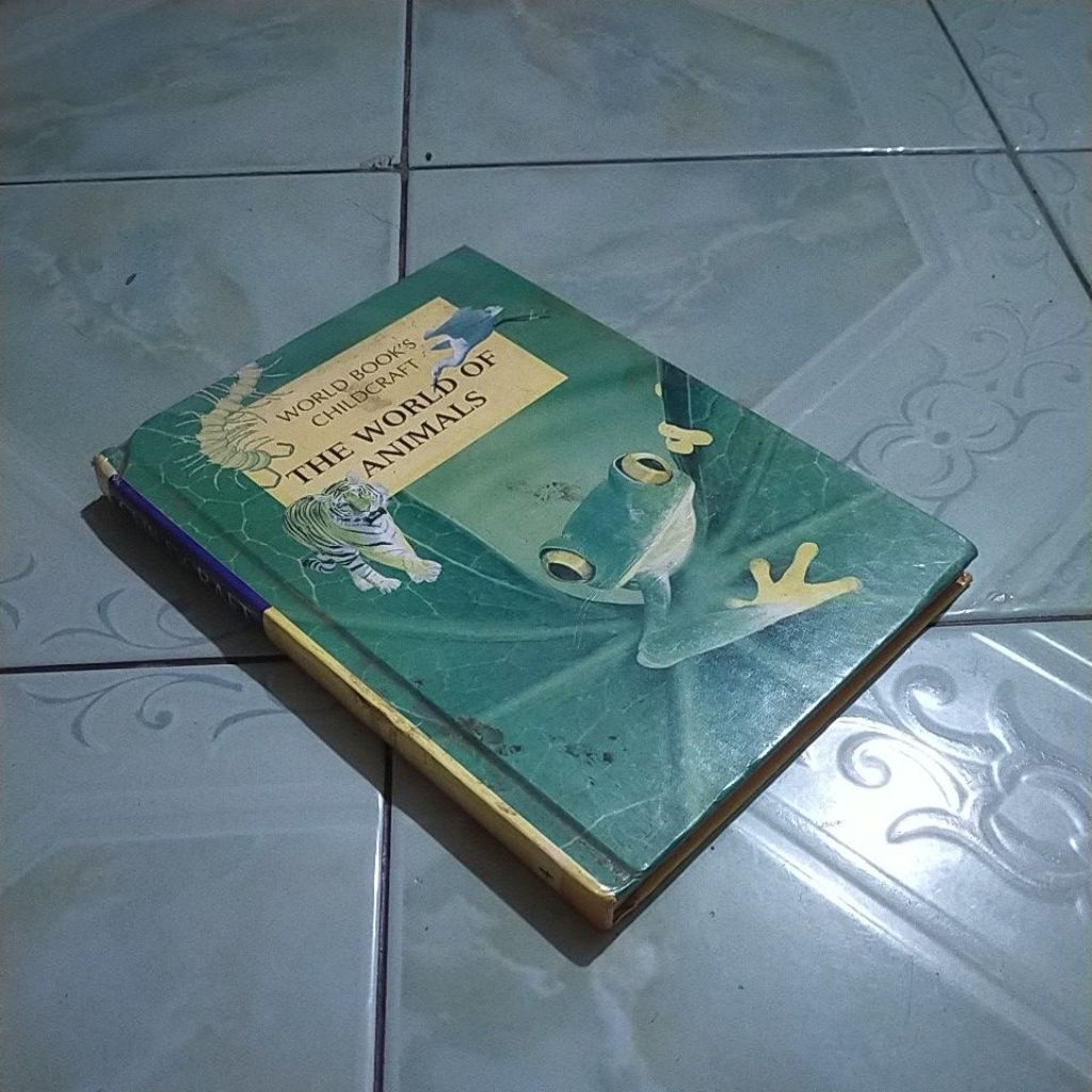 buku THE WORLD OF ANIMALS