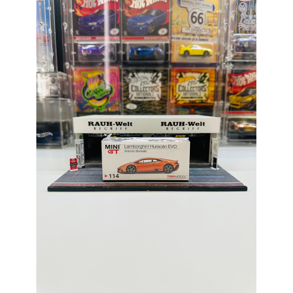 Mini GT No 114 Lamborghini Huracan EVO Arancio Borealis