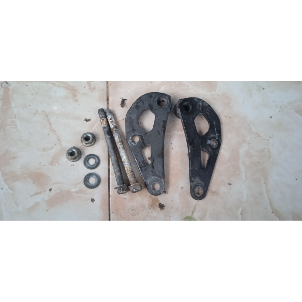 briket dudukan mesin Jupiter mx old new original copotan