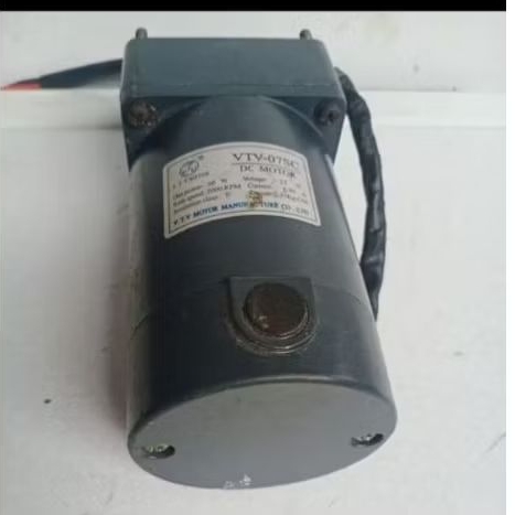 DC DINAMO GEARBOX MAGNET-  12 VDC.   50 WAT.   260 RPM.    RATIO 1:7,5.  TORSI 20 kg