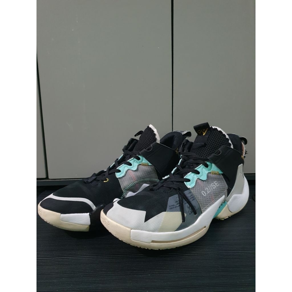 Sepatu Basket Second (Size 44)