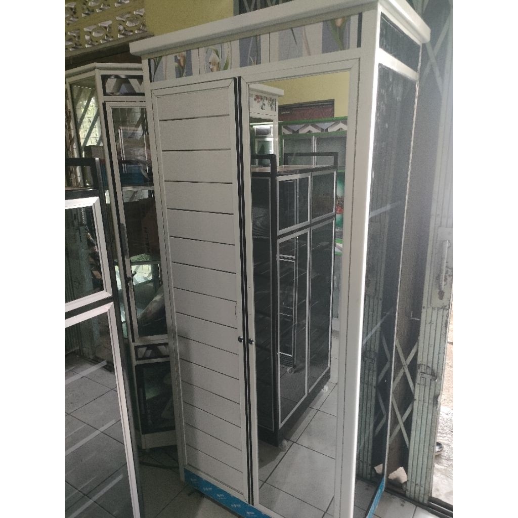 Lemari Baju Kaca Aluminium 2 Pintu