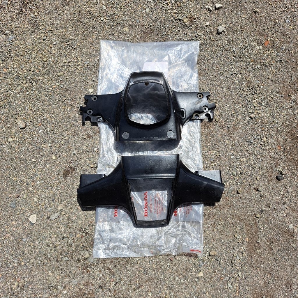 Cover batok cover totok atas bawah honda super cup c700/c800 Hitam Original Astra honda motor