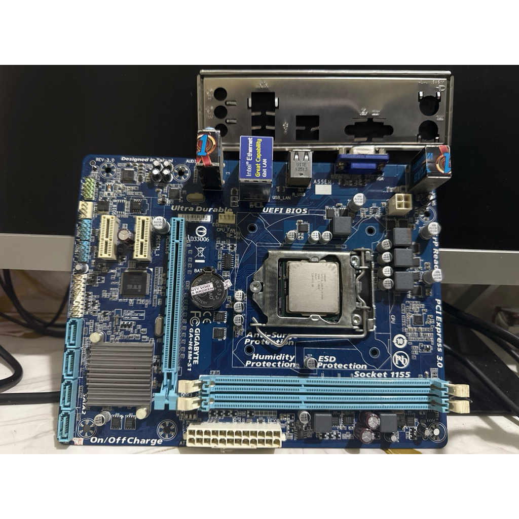 paket motherboard gigabyte h61m plus processor core i5 2400