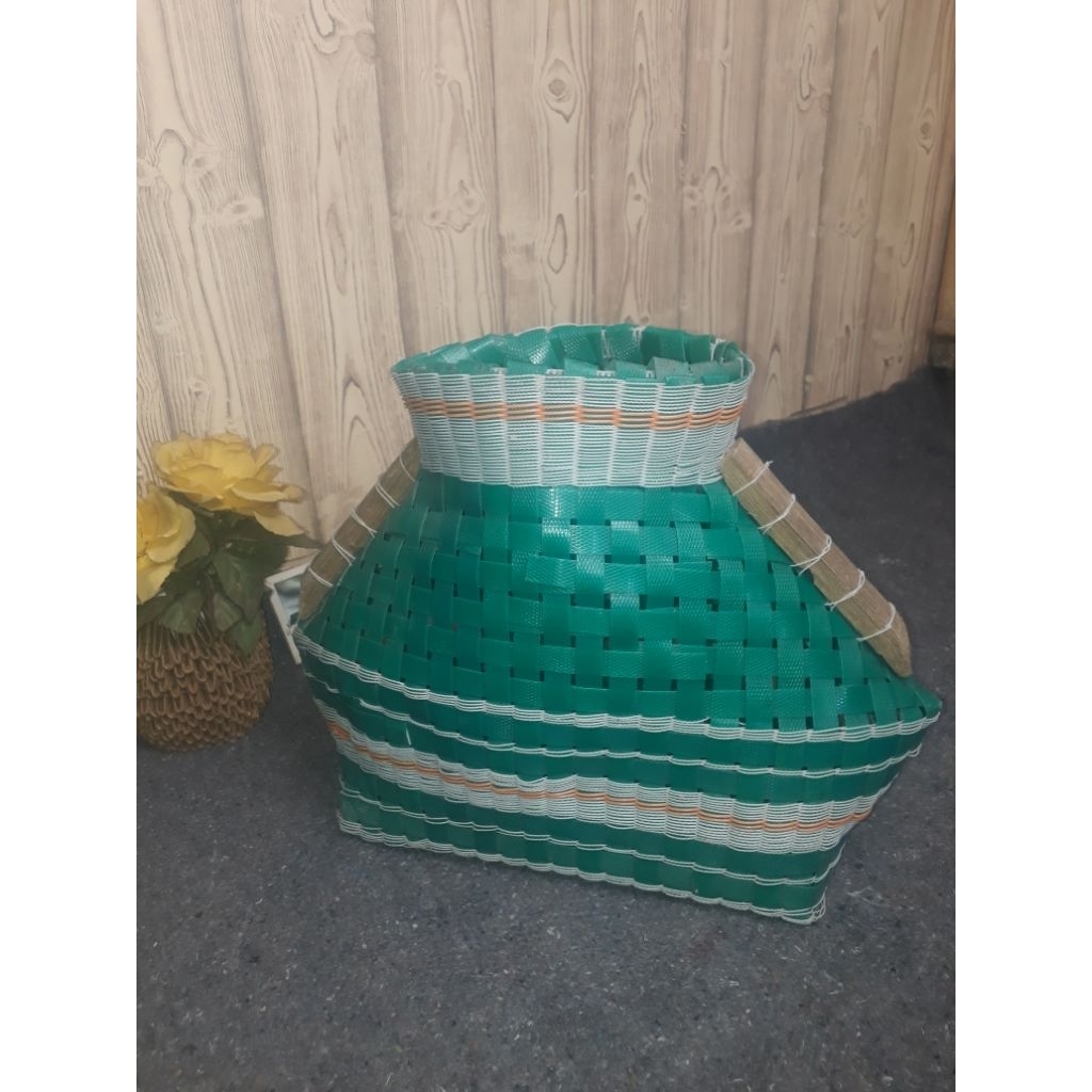 Kempis/Wadah Tangkap Ikan dari Anyaman
