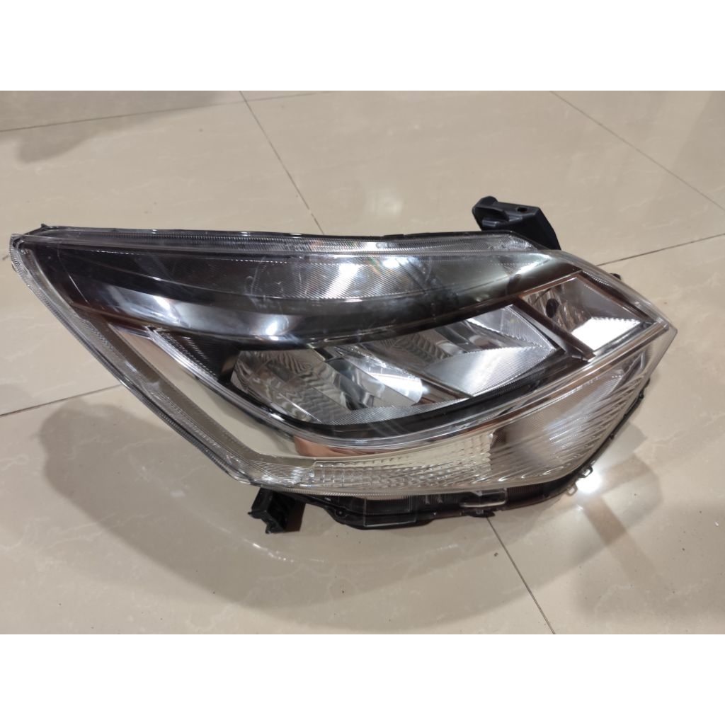 Lampu depan Calya Sigra 2022 led Facelift kanan