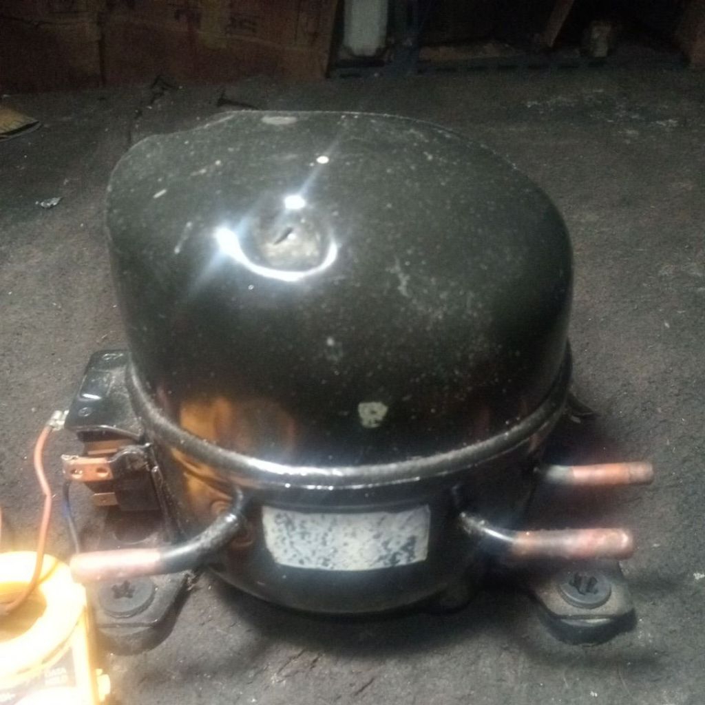 Kompresor kulkas 2 pintu merek AQUA Original cabutan