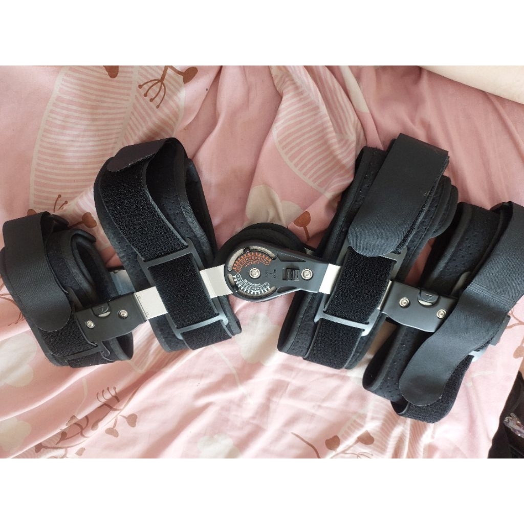 Knee Brace untuk Post-Op ACL PCL