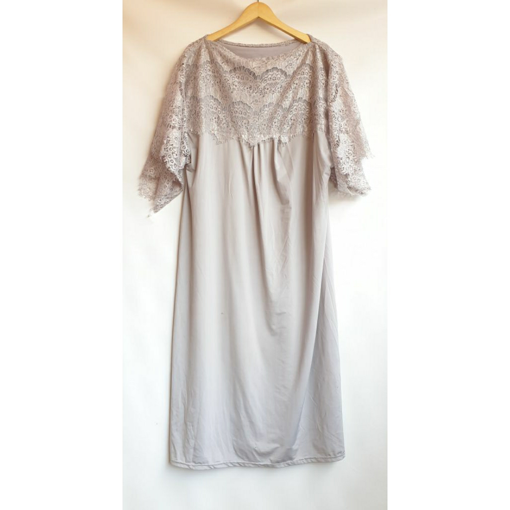 Gamis Kaftan Midi Tunik Dress Pesta Simpel Dusty Grey Brokat Renda Bahu Long Dress Anggun Abu Muda